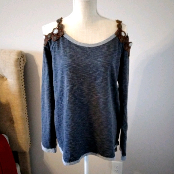 ODDY Tops - NWT ODDY Cold Shoulder Top